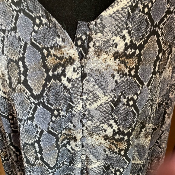 Women’s top - Picture 2 of 4